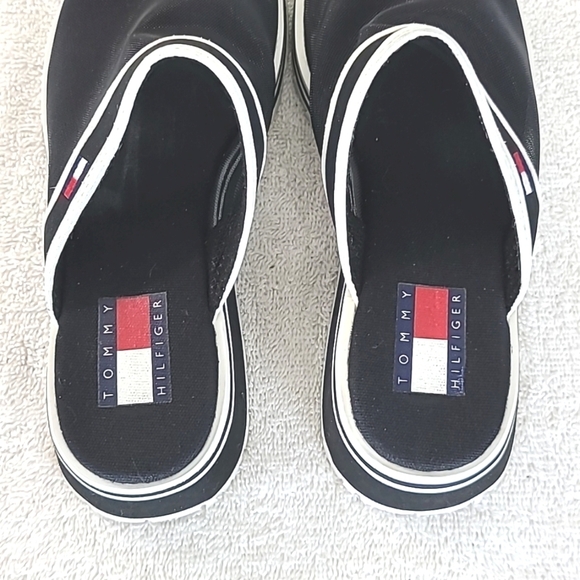 TOMMY HILFIGER Women's Slip-On Black & White Sandals, size 6.5M - Picture 3 of 7